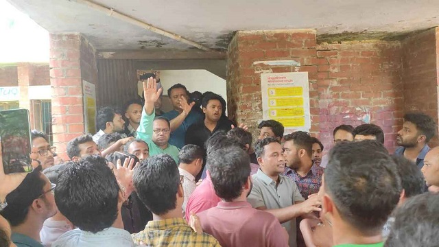 জাহাঙ্গীরনগরে ছাত্রদলের দুই গ্রুপের উত্তেজনা ও হাতাহাতি